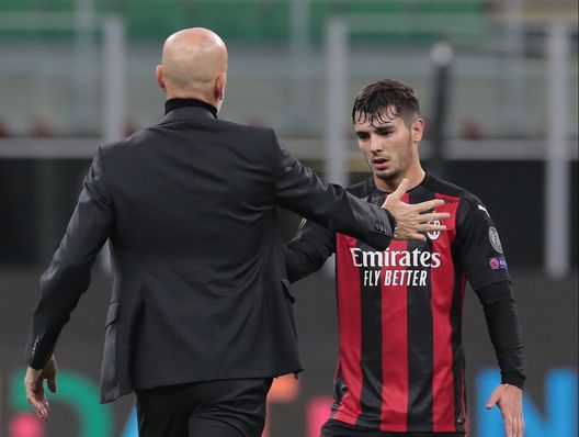 Stefano Pioli si complimenta con Brahim Diaz Stefano Pioli si complimenta con Brahim Diaz