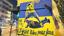 Fenerbahce, i pugni di Bright Osayi-Samuel diventano iconici: ecco il murale…