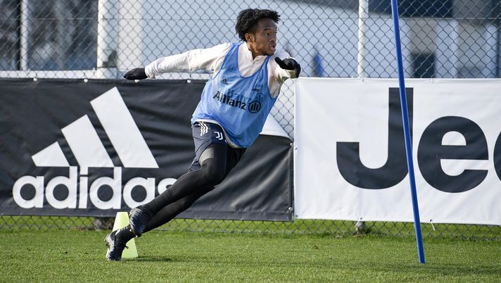 TURIN, ITALY - DECEMBER 30: Juventus player Juan Cuadrado during a training session at JTC on December 30, 2020 in Turin, Italy. (Photo by Daniele Badolato - Juventus FC/Juventus FC via Getty Images) TURIN, ITALY - DECEMBER 30: Juventus player Juan Cuadrado during a training session at JTC on December 30, 2020 in Turin, Italy. (Photo by Daniele Badolato - Juventus FC/Juventus FC via Getty Images)