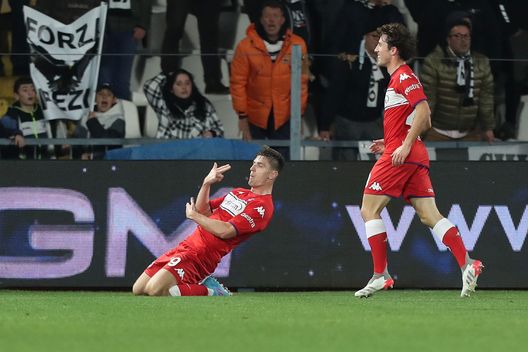 LA SPEZIA, ITALY - FEBRUARY 14: Krzysztof Piatek of ACF Fiorentina celebrates after scoring a goal during the Serie A match between Spezia Calcio and ACF Fiorentina at Stadio Alberto Picco on February 14, 2022 in La Spezia, Italy. (Photo by Gabriele Maltinti/Getty Images) LA SPEZIA, ITALY - FEBRUARY 14: Krzysztof Piatek of ACF Fiorentina celebrates after scoring a goal during the Serie A match between Spezia Calcio and ACF Fiorentina at Stadio Alberto Picco on February 14, 2022 in La Spezia, Italy. (Photo by Gabriele Maltinti/Getty Images)