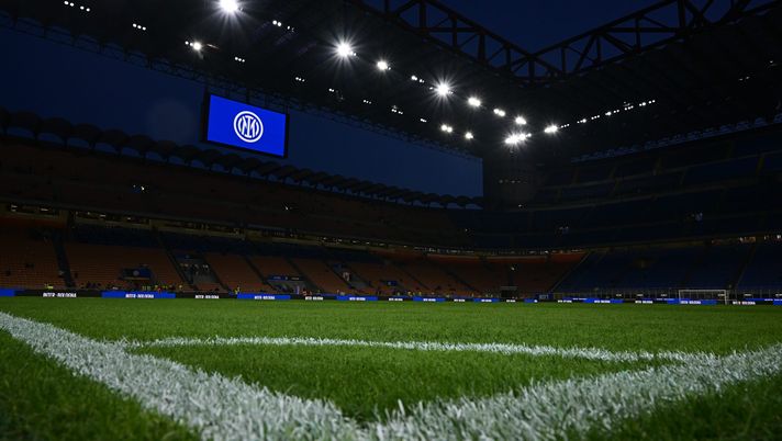 MILAN, ITALY - OCTOBER 29: General view inside the stadium prior to the Serie A match between FC Internazionale and UC Sampdoria at Stadio Giuseppe Meazza on October 29, 2022 in Milan, Italy. (Photo by Mattia Ozbot - Inter/Inter via Getty Images) Nuovo Stadio, tempi lunghi: Inter e Milan non hanno gradito. Il rischio… - immagine 1