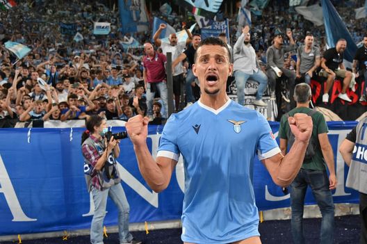 Getty images Lazio vs Mourinho e Caressa: “Ossessionati e giornalisti tifosi. Il fallo di Tonali su Acerbi?”- immagine 2