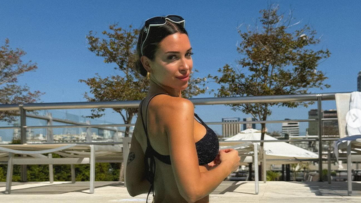 Agus Gandolfo in Argentina con Lautaro: relax in piscina per lei durante la pausa per la nazionale - immagine 1