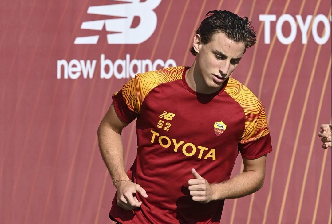 Trigoria, ripresa in vista del Betis: Karsdorp con il gruppo – FOTO GALLERY - immagine 19