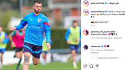 FOTO Palermo, il club a Brunori: “Il rosa ti sta bene, ma l’azzurro…”