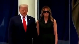Trump chiede a Melania un sorriso per i fotografi: la reazione fa il giro del mondo | VIDEO