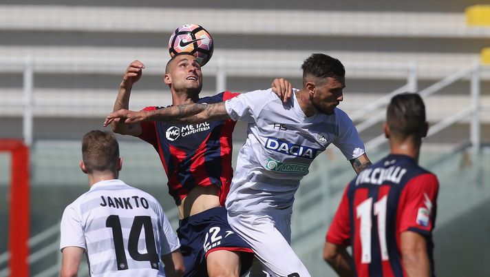 CROTONE, ITALY - MAY 14: Aleandro Rosi (L) of Crotone competes for the ball in air with Cyril Thereau of Udinese during the Serie A match between FC Crotone and Udinese Calcio at Stadio Comunale Ezio Scida on May 14, 2017 in Crotone, Italy. (Photo by Maurizio Lagana/Getty Images) CROTONE, ITALY - MAY 14: Aleandro Rosi (L) of Crotone competes for the ball in air with Cyril Thereau of Udinese during the Serie A match between FC Crotone and Udinese Calcio at Stadio Comunale Ezio Scida on May 14, 2017 in Crotone, Italy. (Photo by Maurizio Lagana/Getty Images)