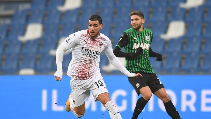 REGGIO NELL'EMILIA, ITALY - DECEMBER 20: Theo Hernandez of AC Milan makes a break during the Serie A match between US Sassuolo and AC Milan at Mapei Stadium - Citta del Tricolore on December 20, 2020 in Reggio nell'Emilia, Italy. Sporting stadiums around Italy remain under strict restrictions due to the Coronavirus Pandemic as Government social distancing laws prohibit fans inside venues resulting in games being played behind closed doors. (Photo by Alessandro Sabattini/Getty Images) Magnanelli: “Milan? Giocheremo per vincere. Non ci tireremo indietro” - immagine 1