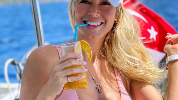 Diletta Leotta stravince anche in Turchia: un seno da 100mila like in 20 minuti! Diletta Leotta stravince anche in Turchia: un seno da 100mila like in 20 minuti!