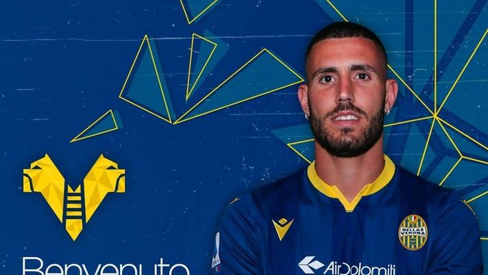 Gennaro Tutino con la maglia del Verona (foto @HellasVeronaFC) 