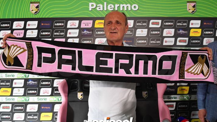 PALERMO, ITALY - APRIL 24: Delio Rossi poses during his presentation ad new Head Coach of US Citta' di Palermo at Tenente Carmelo Onorato Sports Center on April 24, 2019 in Palermo, Italy. (Photo by Tullio M. Puglia/Getty Images) PALERMO, ITALY - APRIL 24: Delio Rossi poses during his presentation ad new Head Coach of US Citta' di Palermo at Tenente Carmelo Onorato Sports Center on April 24, 2019 in Palermo, Italy. (Photo by Tullio M. Puglia/Getty Images)