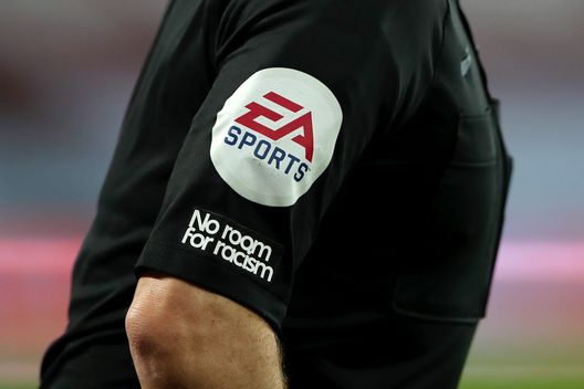 (Getty Images) Inghilterra, gli arbitri in campo con micro telecamera- immagine 2