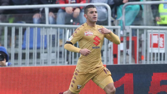 CAGLIARI, ITALY - MARCH 31: Iago Falque of Torino celebrates his goal 0-1 with the team mates during the serie A match between Cagliari Calcio and Torino FC at Stadio Sant'Elia on March 31, 2018 in Cagliari, Italy. (Photo by Enrico Locci/Getty Images) Iago Falqué, l’Atalanta lavora a fari spenti. Perché Gasperini ha una paura - immagine 1