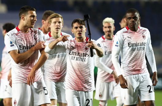  BERGAMO, ITALY - MAY 23: Brahim Diaz and Diogo Dalot of A.C. Milan react to a handheld camera after the Serie A match between Atalanta BC and AC Milan at Gewiss Stadium on May 23, 2021 in Bergamo, Italy. Sporting stadiums around Italy remain under strict restrictions due to the Coronavirus Pandemic as Government social distancing laws prohibit fans inside venues resulting in games being played behind closed doors. (Photo by Marco Luzzani/Getty Images) 