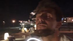 VIDEO / Maldive, cena romantica per Francesco Acerbi e Claudia: atmosfera da innamorati