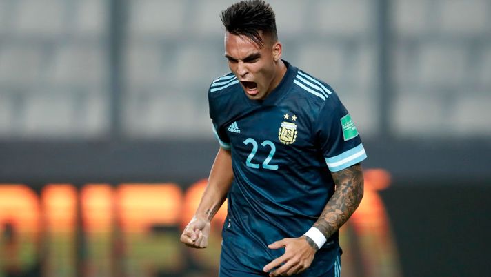 LIMA, PERU - NOVEMBER 17: Lautaro Martínez of Argentina celebrates after scoring the second goal of his team during a match between Peru and Argentina as part of South American Qualifiers for World Cup FIFA Qatar 2022 at Estadio Nacional de Lima on November 17, 2020 in Lima, Peru. (Photo by Daniel Apuy/Getty Images) LIMA, PERU - NOVEMBER 17: Lautaro Martínez of Argentina celebrates after scoring the second goal of his team during a match between Peru and Argentina as part of South American Qualifiers for World Cup FIFA Qatar 2022 at Estadio Nacional de Lima on November 17, 2020 in Lima, Peru. (Photo by Daniel Apuy/Getty Images)