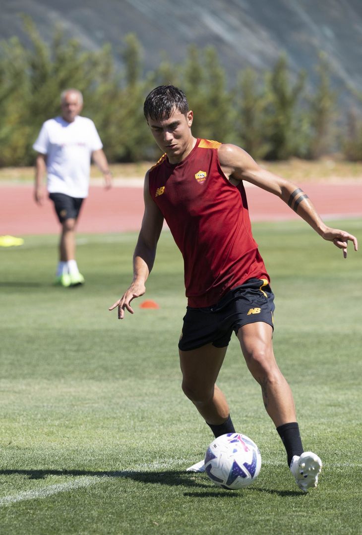 Allenamento mattutino per Paulo Dybala – FOTO GALLERY - immagine 5