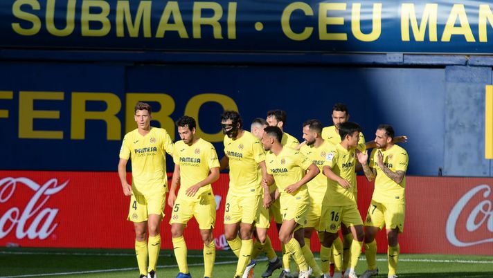 VILLAREAL, SPAIN - OCTOBER 18: Dani Parejo of Villarreal CF celebrates with teammates after scoring his team's second goal during the La Liga Santader match between Villarreal CF and Valencia CF at Estadio de la Ceramica on October 18, 2020 in Villareal, Spain. Football Stadiums around Europe remain empty due to the Coronavirus Pandemic as Government social distancing laws prohibit fans inside venues resulting in fixtures being played behind closed doors. (Photo by Aitor Alcalde/Getty Images) VILLAREAL, SPAIN - OCTOBER 18: Dani Parejo of Villarreal CF celebrates with teammates after scoring his team's second goal during the La Liga Santader match between Villarreal CF and Valencia CF at Estadio de la Ceramica on October 18, 2020 in Villareal, Spain. Football Stadiums around Europe remain empty due to the Coronavirus Pandemic as Government social distancing laws prohibit fans inside venues resulting in fixtures being played behind closed doors. (Photo by Aitor Alcalde/Getty Images)