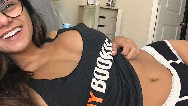 Notte da incubo per il portiere del Liverpool Karius: la reazione della pornostar Mia Khalifa Notte da incubo per il portiere del Liverpool Karius: la reazione della pornostar Mia Khalifa