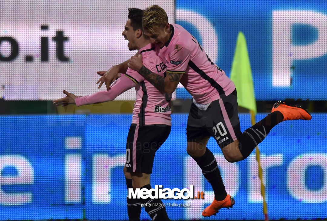  PALERMO, ITALY - FEBRUARY 27:  Igor Coronado of Palermo celebrates after scoring his team's second goal during the Serie B match between US Citta di Palermo and Ascoli Picchio on February 27, 2018 in Palermo, Italy.  (Photo by Tullio M. Puglia/Getty Images) 