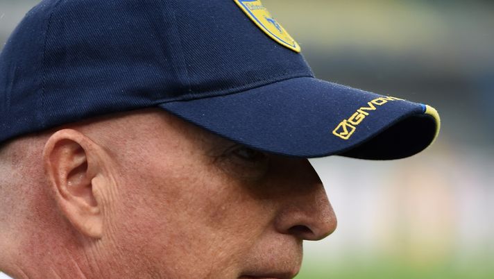 VERONA, ITALY - OCTOBER 22:  Head Coach of AC Chievo Rolando Maran  looks during the Serie A match between AC Chievo Verona and Hellas Verona FC at Stadio Marc'Antonio Bentegodi on October 22, 2017 in Verona, Italy.  (Photo by Pier Marco Tacca/Getty Images) 