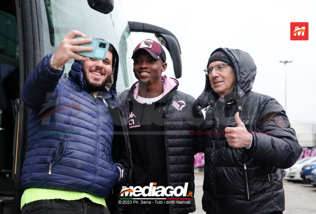 FOTO Genoa-Palermo, i rosanero in partenza dallo stadio “Renzo Barbera” (Gallery) - immagine 14
