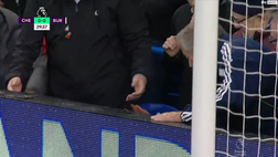 VIDEO Havertz, che paura! Vola in mezzo al pubblico durante Chelsea-Burnley