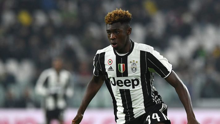 during the Serie A match between Juventus FC and Pescara Calcio at Juventus Stadium on November 19, 2016 in Turin, Italy. Verona, Kean e l’espulsione dal ritiro: ecco cos’ha combinato, quegli scherzi… - immagine 1