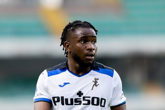 VERONA, ITALY - AUGUST 28: Ademola Lookman of Atalanta BC looks on during the Serie A match between Hellas Verona and Atalanta BC at Stadio Marcantonio Bentegodi on August 28, 2022 in Verona, Italy. (Photo by Emmanuele Ciancaglini/Ciancaphoto Studio/Getty Images) Atalanta, Gasperini si affida alle certezze e lancia subito Okoli-Lookman- immagine 3