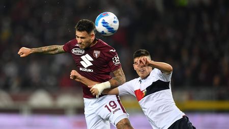 TURIN, ITALY - OCTOBER 22: Antonio Sanabria of Torino FC clashes with Johan Vasquez of Genoa CFC during the Serie A match between Torino FC and Genoa CFC at Stadio Olimpico di Torino on October 22, 2021 in Turin, Italy. (Photo by Valerio Pennicino/Getty Images)