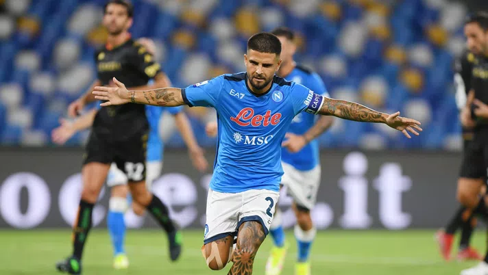 NAPLES, ITALY – AUGUST 22: Lorenzo Insigne of SSC Napoli celebrates after scoring the 1-0 goal during the Serie A match between the Serie A match between SSC Napoli and Venezia FC at Stadio San Paolo on August 22, 2021 in Naples, Italy. (Photo by Francesco Pecoraro/Getty Images)