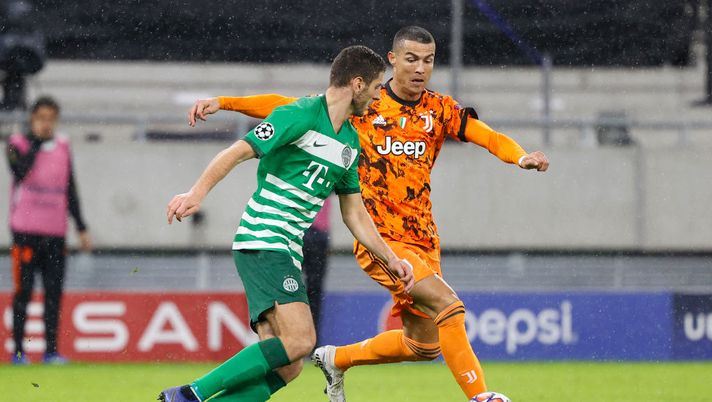 BUDAPEST, HUNGARY - NOVEMBER 04: Lasha Dvali of Ferencvaros battles for possession with during the UEFA Champions League Group G stage match between Ferencvaros Budapest and Juventus at Groupama Arena on November 04, 2020 in Budapest, Hungary. A limited number of spectators will be in attendance as Covid-19 pandemic restrictions are eased in Hungary. (Photo by Laszlo Szirtesi/Getty Images) BUDAPEST, HUNGARY - NOVEMBER 04: Lasha Dvali of Ferencvaros battles for possession with during the UEFA Champions League Group G stage match between Ferencvaros Budapest and Juventus at Groupama Arena on November 04, 2020 in Budapest, Hungary. A limited number of spectators will be in attendance as Covid-19 pandemic restrictions are eased in Hungary. (Photo by Laszlo Szirtesi/Getty Images)