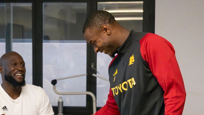 Roma, Ndicka abbraccia De Rossi e Smalling punta al rientro. Suggestione Gudmundsson - immagine 1