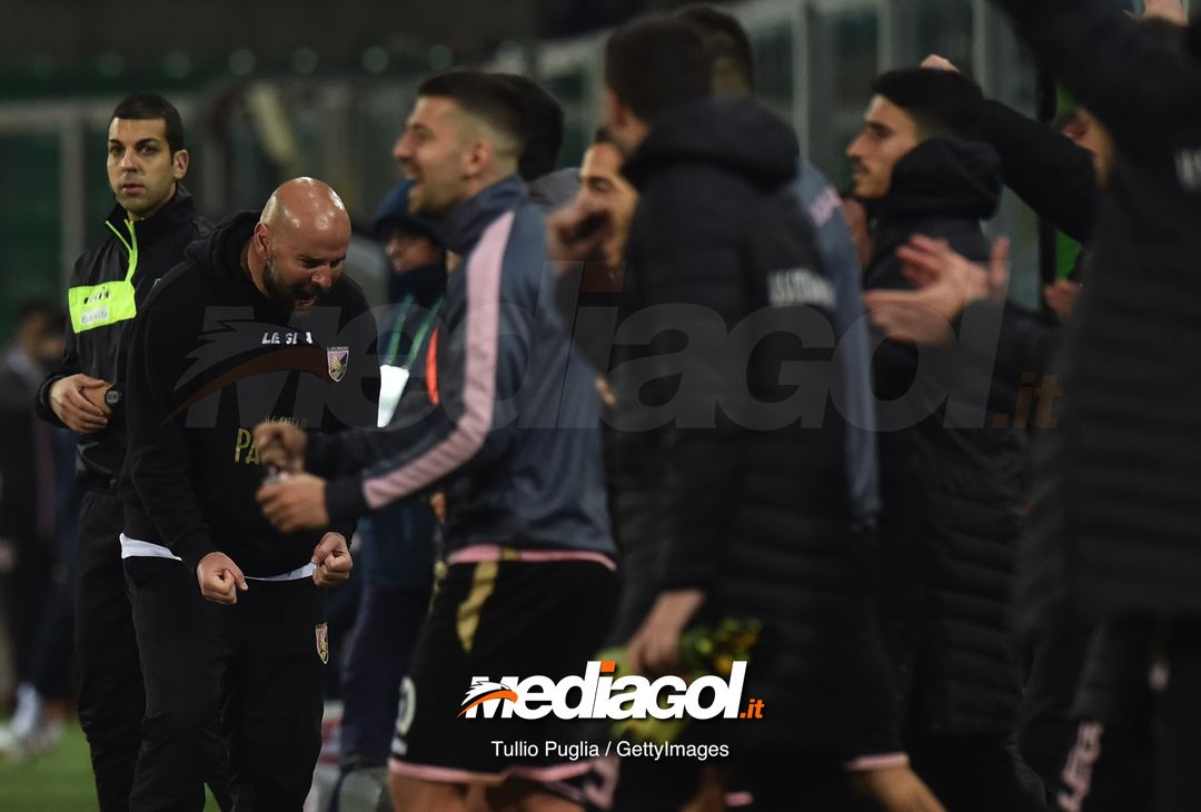  PALERMO, ITALY - MARCH 02: head coach Roberto Stellone of Palermo celebrates after winning the Serie B match between US Citta di Palermo and Lecceat Stadio Renzo Barbera on March 02, 2019 in Palermo, Italy. (Photo by Tullio M. Puglia/Getty Images) 