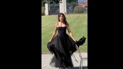 VIDEO/ Canalis sempre più bella. E chiede: “Chi mi segue nel castello?”