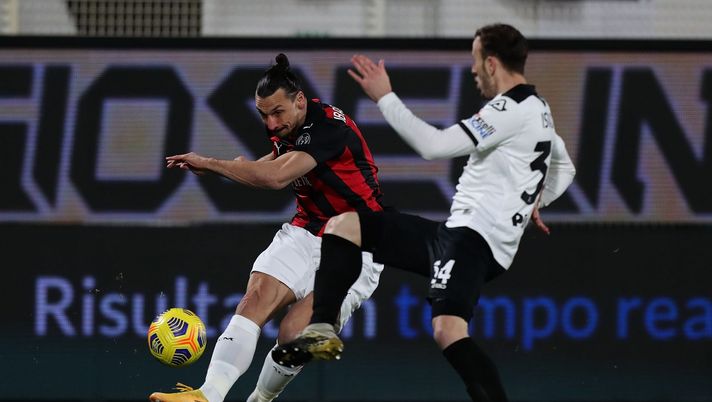 Zlatan Ibrahimovic, attaccante dell'AC Milan, durante Spezia-Milan (Getty Images) 