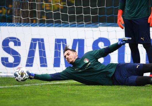 FLORENCE, ITALY - OCTOBER 08: Alex Meret of Italy in action during a Italy training session on October 08, 2021 in Florence, Italy. (Photo by Claudio Villa/Getty Images) FLORENCE, ITALY - OCTOBER 08: Alex Meret of Italy in action during a Italy training session on October 08, 2021 in Florence, Italy. (Photo by Claudio Villa/Getty Images)