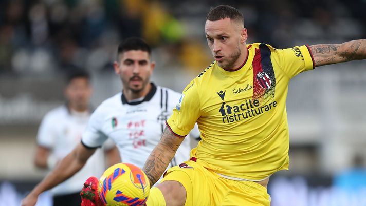LA SPEZIA, ITALY - NOVEMBER 28: Marko Arnautovic of Bologna FC in action during the Serie A match between Spezia Calcio and Bologna FC at Stadio Alberto Picco on November 28, 2021 in La Spezia, Italy. (Photo by Gabriele Maltinti/Getty Images) Cor Sport – Arnautovic, il record di Beppe Signori nel mirino - immagine 1