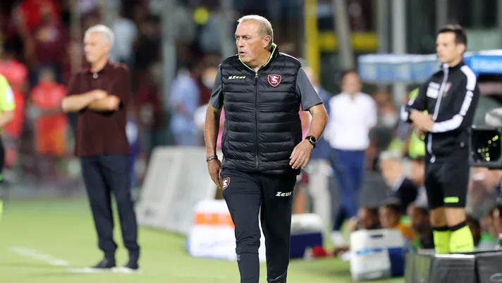 SALERNO, ITALY - AUGUST 29: Fabrizio Castori US Salernitana coach during the Serie A match between US Salernitana and AS Roma at Stadio Arechi on August 29, 2021 in Salerno, Italy. (Photo by Francesco Pecoraro/Getty Images)