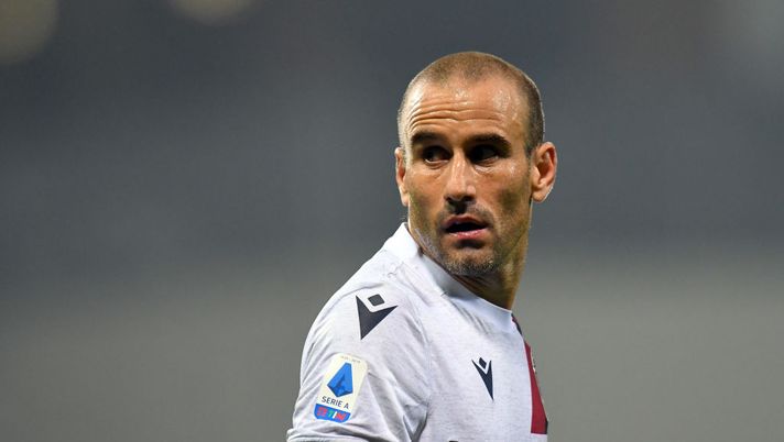 REGGIO NELL'EMILIA, ITALY - NOVEMBER 08: Rodrigo Palacio of Bologna FC looks on during the Serie A match between US Sassuolo and Bologna FC at Mapei Stadium - Città del Tricolore on November 8, 2019 in Reggio nell'Emilia, Italy (Photo by Alessandro Sabattini/Getty Images) REGGIO NELL'EMILIA, ITALY - NOVEMBER 08: Rodrigo Palacio of Bologna FC looks on during the Serie A match between US Sassuolo and Bologna FC at Mapei Stadium - Città del Tricolore on November 8, 2019 in Reggio nell'Emilia, Italy (Photo by Alessandro Sabattini/Getty Images)