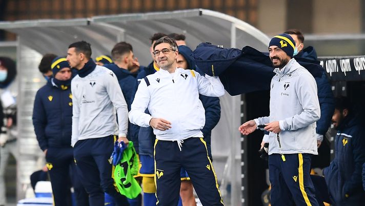 VERONA, ITALY - JANUARY 24: Ivan Juric, head coach of Verona celebrates during the Serie A match between Hellas Verona FC and SSC Napoli at Stadio Marcantonio Bentegodi on January 24, 2021 in Verona, Italy. Sporting stadiums around Italy remain under strict restrictions due to the Coronavirus Pandemic as Government social distancing laws prohibit fans inside venues resulting in games being played behind closed doors. (Photo by Alessandro Sabattini/Getty Images) VERONA, ITALY - JANUARY 24: Ivan Juric, head coach of Verona celebrates during the Serie A match between Hellas Verona FC and SSC Napoli at Stadio Marcantonio Bentegodi on January 24, 2021 in Verona, Italy. Sporting stadiums around Italy remain under strict restrictions due to the Coronavirus Pandemic as Government social distancing laws prohibit fans inside venues resulting in games being played behind closed doors. (Photo by Alessandro Sabattini/Getty Images)