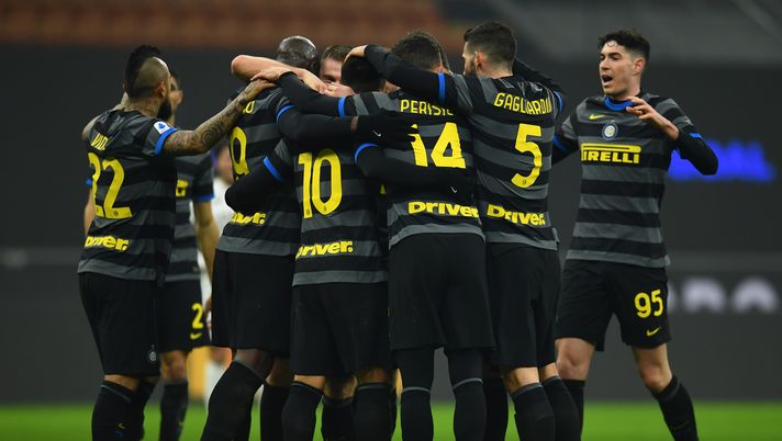 MILAN, ITALY - JANUARY 30: Romelu Lukaku of FC internazionale celebrate with team-mates after scoring the goal during the Serie A match between FC Internazionale and Benevento Calcio at Stadio Giuseppe Meazza on January 30, 2021 in Milan, Italy. (Photo by Claudio Villa - Inter/Inter via Getty Images) MILAN, ITALY - JANUARY 30: Romelu Lukaku of FC internazionale celebrate with team-mates after scoring the goal during the Serie A match between FC Internazionale and Benevento Calcio at Stadio Giuseppe Meazza on January 30, 2021 in Milan, Italy. (Photo by Claudio Villa - Inter/Inter via Getty Images)