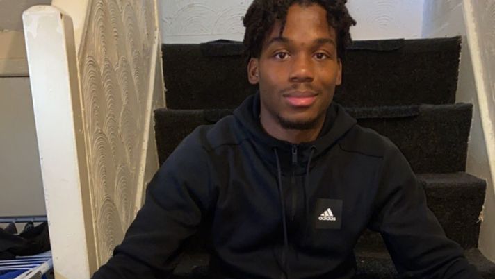 Dapo Mebude sul suo profilo Twitter Dapo Mebude sul suo profilo Twitter