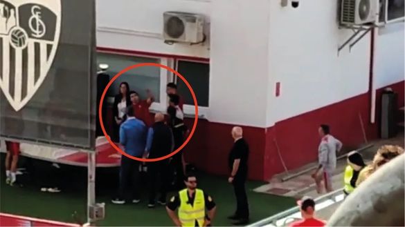 Siviglia in crisi, Acuna esce dallo stadio e i tifosi delusi lo “beccano”- immagine 4