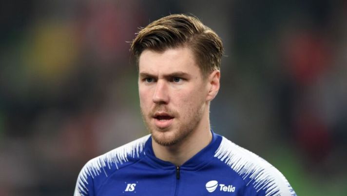 Finland's goalkeeper Jesse Joronen is seen prior to the UEFA Nations League football match between Hungary and Finland at Groupama stadium in Budapest on November 18. 2018. (Photo by ATTILA KISBENEDEK / AFP) (Photo credit should read ATTILA KISBENEDEK/AFP/Getty Images) Joronen, acquisto da cifre record e pararigori: chi è il nuovo portiere del Brescia - immagine 1