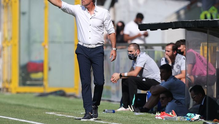 LA SPEZIA, ITALY - SEPTEMBER 12: Luca Gotti manager of Udinese Calcio gestures during the Serie A match between Spezia Calcio and Udinese Calcio at Stadio Alberto Picco on September 12, 2021 in La Spezia, Italy. (Photo by Gabriele Maltinti/Getty Images) Luca Gotti
