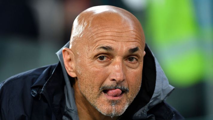 TURIN, ITALY - APRIL 23: Luciano Spalletti, Head Coach of SSC Napoli, looks on prior to the Serie A match between Juventus and SSC Napoli at Allianz Stadium on April 23, 2023 in Turin, Italy. (Photo by Valerio Pennicino/Getty Images) Spalletti: “ADL ha detto a tutti delle cose che doveva dire solo a me, lascio perchè…” - immagine 1