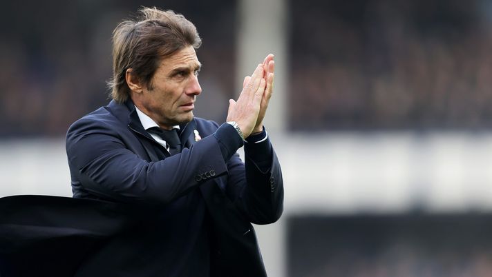 LIVERPOOL, ENGLAND - NOVEMBER 07: Antonio Conte, Manager of Tottenham Hotspur during the Premier League match between Everton and Tottenham Hotspur at Goodison Park on November 07, 2021 in Liverpool, England. during the Premier League match between Everton and Tottenham Hotspur at Goodison Park on November 07, 2021 in Liverpool, England. (Photo by Clive Brunskill/Getty Images) Gianni Vio al Tottenham