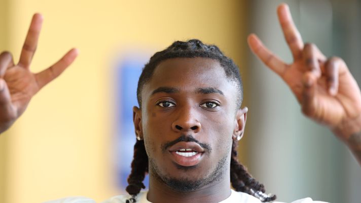 FLORENCE, ITALY - SEPTEMBER 04: Moise Kean of Italy looks on prior to the Italy training session at Centro Tecnico Federale di Coverciano on September 04, 2024 in Florence, Italy. (Photo by Claudio Villa/Getty Images) Spalletti si fida e Kean si carica: l’Italia in mano all’attaccante viola - immagine 1