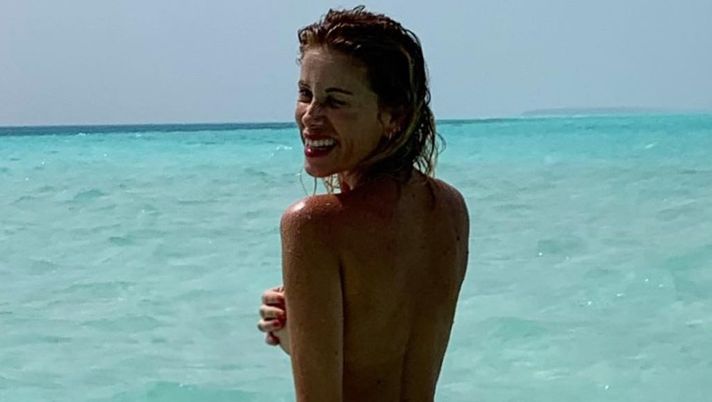 Alessia Marcuzzi esagerata: ecco le foto in topless alle Maldive! “A Capodanno vale tutto” Alessia Marcuzzi esagerata: ecco le foto in topless alle Maldive! “A Capodanno vale tutto”